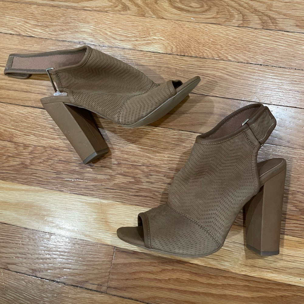 Summer wedges